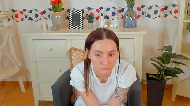 DarlineFrake online show from 12/16/24, 02:38