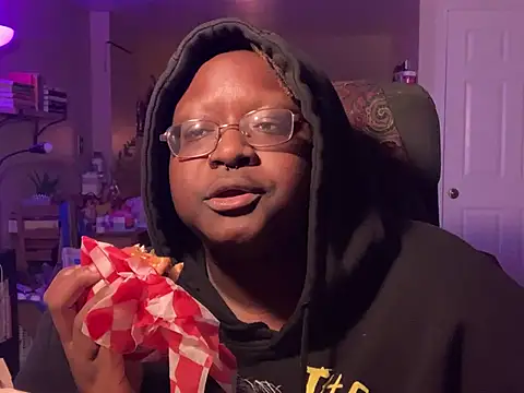 Snapshot of BigKittyRaven chatting on 12/21/24, 02:19 BigKittyRaven online show from 12/21/24, 02:19