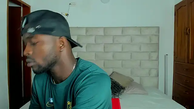 Dylan Taylor online show from 02/11/26, 03:22