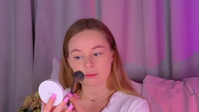 BeatriceEsmont online show from 09/18/25, 07:38