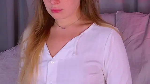 BeatriceEsmont online show from 11/03/25, 07:26