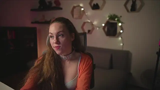 Snapshot of Berberis__Silene chatting on 10/06/25, 07:00 Berberis Silene online show from 10/06/25, 07:00