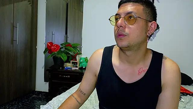 Nymphobuddies online show from 12/17/24, 10:11