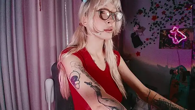 Snapshot of sweed_angel chatting on 07/04/26, 07:36 sweed angel online show from 07/04/26, 07:36