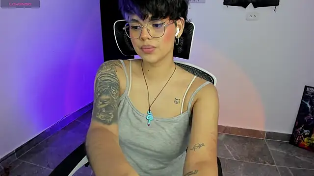 Snapshot of gooddess_isis chatting on 10/10/25, 01:26 gooddess isis online show from 10/10/25, 01:26