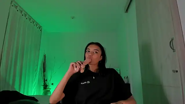 AnabelWolf online show from 02/01/25, 12:40