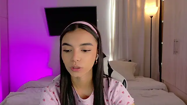 AnabelWolf online show from 09/27/25, 04:45