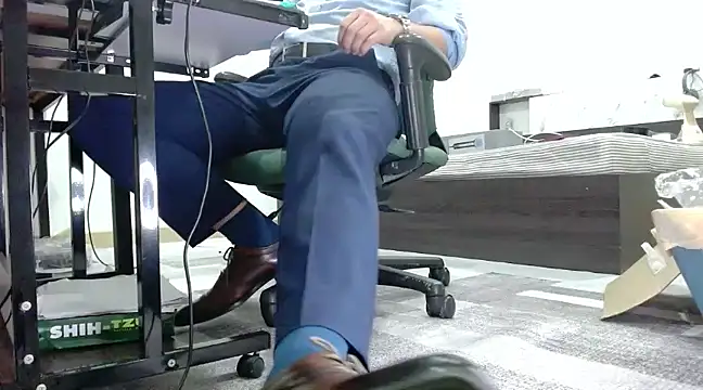 Snapshot of softlyS chatting on 12/10/24, 03:44 softlyS online show from 12/10/24, 03:44