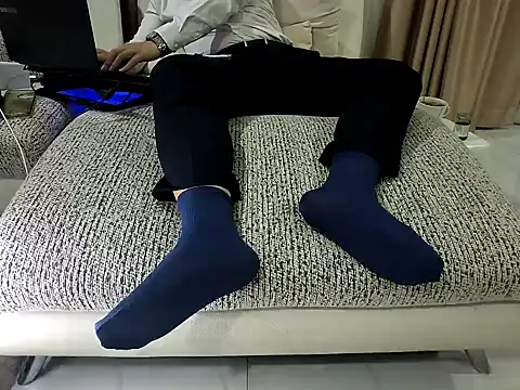 Snapshot of softlyS chatting on 12/15/24, 03:20 softlyS online show from 12/15/24, 03:20