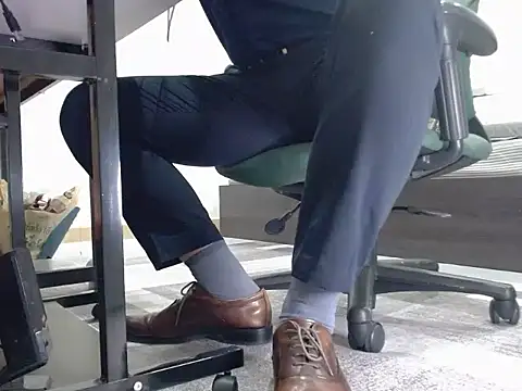 Snapshot of softlyS chatting on 12/17/24, 03:06 softlyS online show from 12/17/24, 03:06