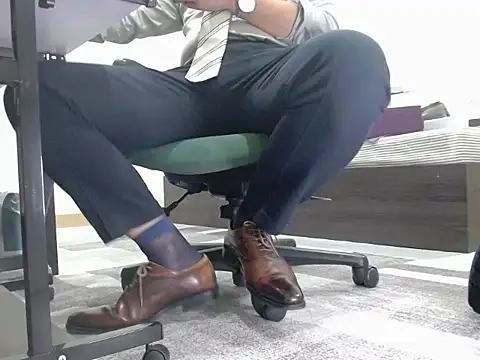 Snapshot of softlyS chatting on 12/24/24, 02:22 softlyS online show from 12/24/24, 02:22