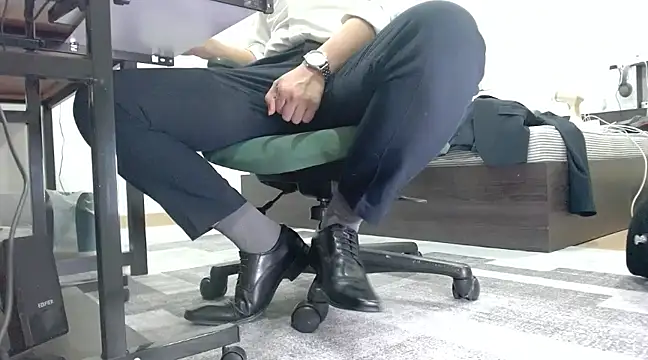 Snapshot of softlyS chatting on 12/26/24, 03:31 softlyS online show from 12/26/24, 03:31