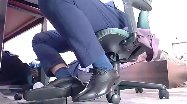 Snapshot of softlyS chatting on 02/11/25, 07:44 softlyS online show from 02/11/25, 07:44