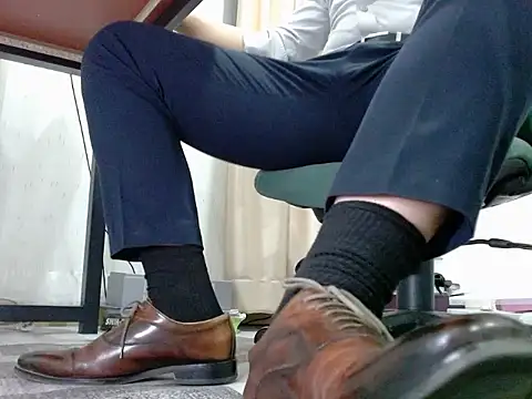 Snapshot of softlyS chatting on 02/25/25, 02:22 softlyS online show from 02/25/25, 02:22