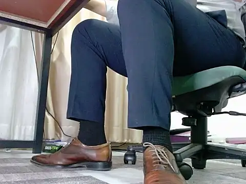 Snapshot of softlyS chatting on 02/26/25, 04:35 softlyS online show from 02/26/25, 04:35