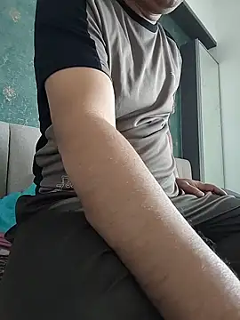 samee00721 online show from 02/19/26, 07:15