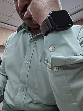 samee00721 online show from 04/15/26, 07:37