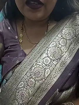 Snapshot of Mayuri77 chatting on 02/26/25, 08:04 Mayuri77 online show from 02/26/25, 08:04