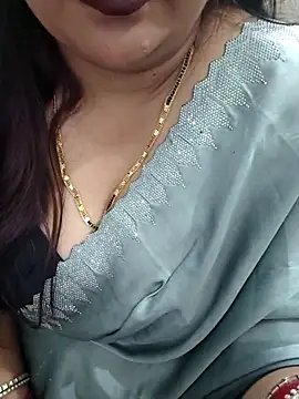 Snapshot of Mayuri77 chatting on 10/06/25, 07:22 Mayuri77 online show from 10/06/25, 07:22