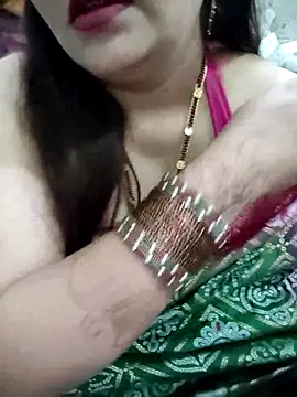 Snapshot of Mayuri77 chatting on 10/16/25, 07:04 Mayuri77 online show from 10/16/25, 07:04