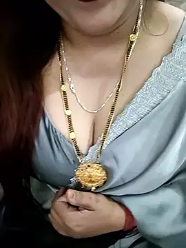 Snapshot of Mayuri77 chatting on 11/12/25, 03:34 Mayuri77 online show from 11/12/25, 03:34