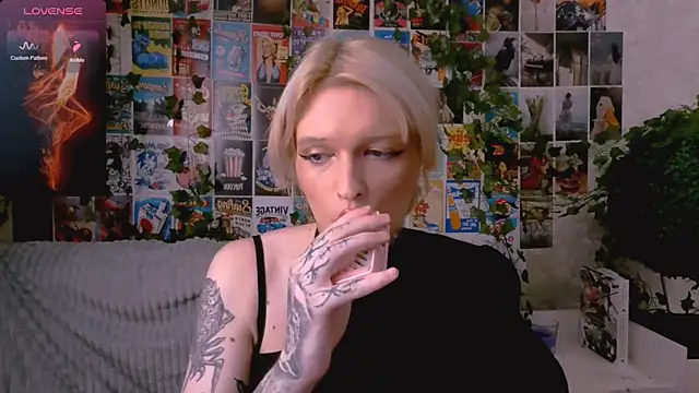 Simona Rain online show from 10/26/25, 11:42