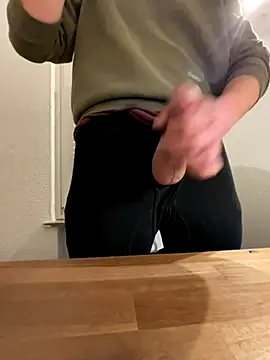 Snapshot of dirtyeeedii chatting on 11/24/25, 03:45 dirtyeeedii online show from 11/24/25, 03:45