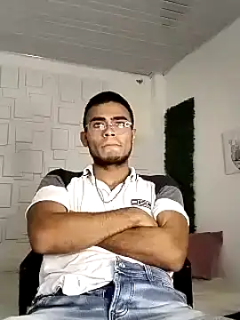 Snapshot of alessandro_2005 chatting on 12/06/24, 02:24 alessandro 2005 online show from 12/06/24, 02:24