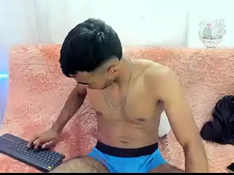 Snapshot of alessandro_2005 chatting on 02/04/25, 12:08 alessandro 2005 online show from 02/04/25, 12:08