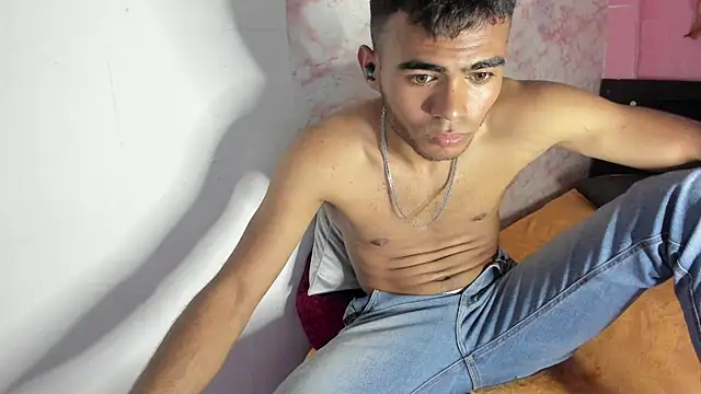 Snapshot of alessandro_2005 chatting on 02/06/25, 10:21 alessandro 2005 online show from 02/06/25, 10:21