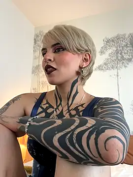 Snapshot of Trinity___s chatting on 10/12/25, 12:04 Trinity s online show from 10/12/25, 12:04