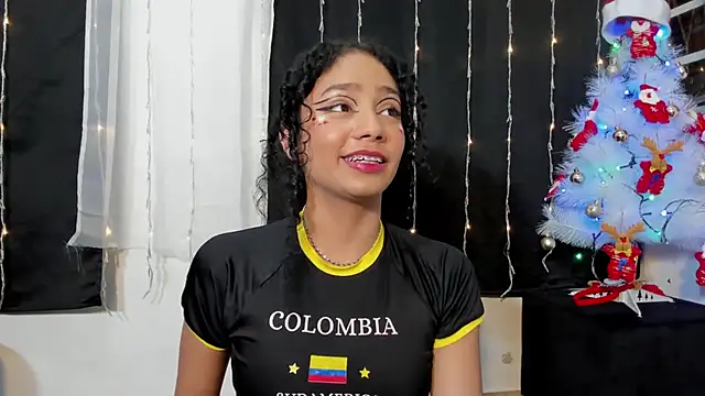 Snapshot of Dakota_M1 chatting on 12/27/24, 02:04 Dakota M1 online show from 12/27/24, 02:04