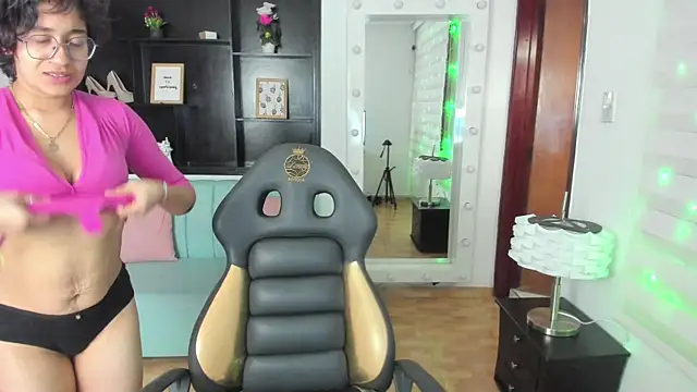 Snapshot of Lili_Gomez_ chatting on 01/30/25, 04:55 Lili Gomez online show from 01/30/25, 04:55