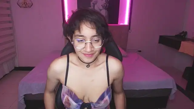 Snapshot of Lili_Gomez_ chatting on 02/27/25, 01:17 Lili Gomez online show from 02/27/25, 01:17