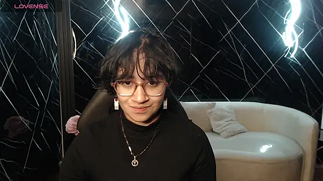 Lili Gomez  online show from 08/02/26, 12:58