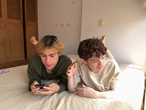 Snapshot of mapleg chatting on 09/21/25, 03:57 mapleg online show from 09/21/25, 03:57