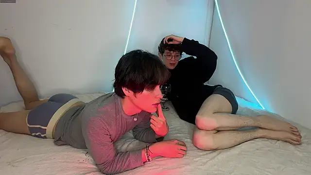 Snapshot of mapleg chatting on 10/16/25, 11:28 mapleg online show from 10/16/25, 11:28