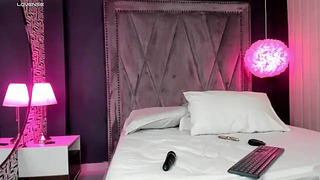 Pamela Johnsonn online show from 11/17/25, 07:41