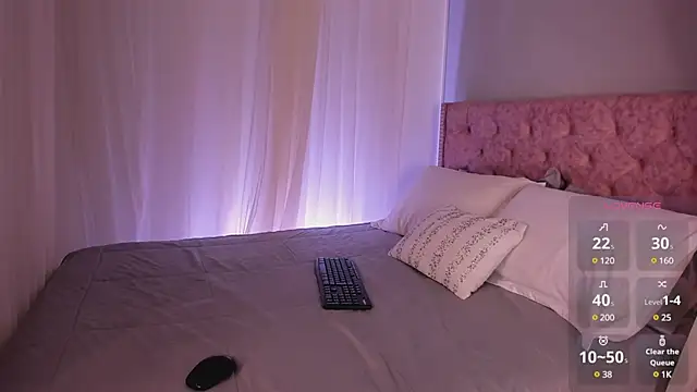 Lia Sweett  online show from 01/30/25, 02:15