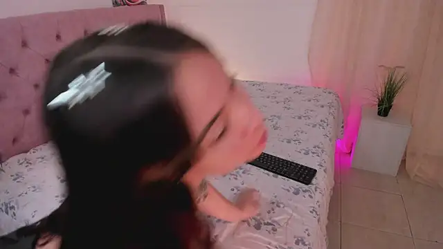 Lia Sweett  online show from 02/10/26, 04:33