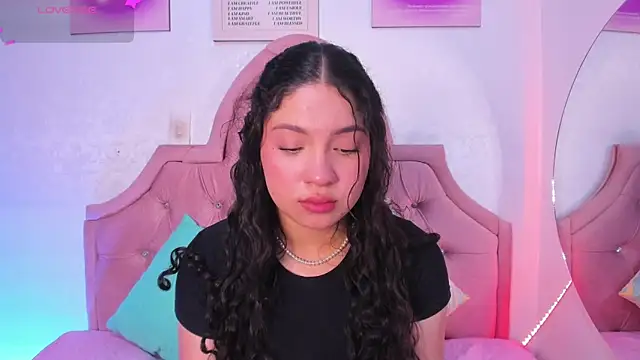 amandalee01 online show from 09/13/25, 07:13