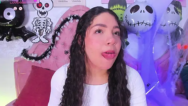 amandalee01 online show from 10/15/25, 07:36