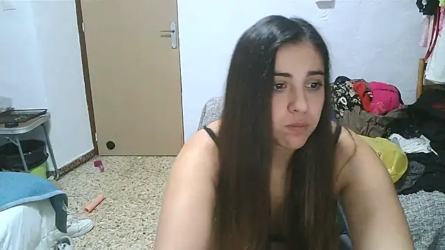 Snapshot of Ursumi1 chatting on 01/04/25, 07:13 Ursumi1 online show from 01/04/25, 07:13