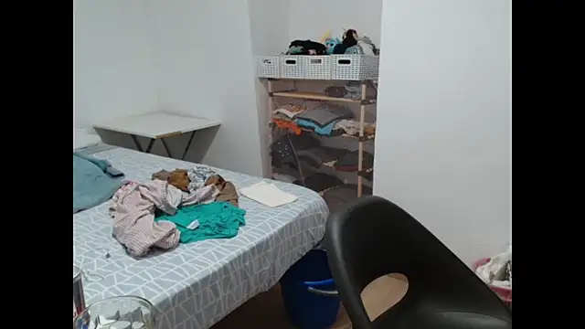 Snapshot of Ursumi1 chatting on 10/16/25, 07:48 Ursumi1 online show from 10/16/25, 07:48