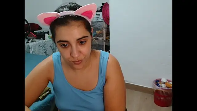 Snapshot of Ursumi1 chatting on 10/23/25, 03:44 Ursumi1 online show from 10/23/25, 03:44