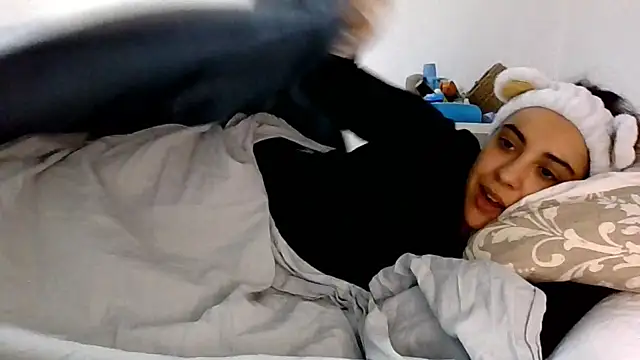 Snapshot of Ursumi1 chatting on 11/03/25, 02:51 Ursumi1 online show from 11/03/25, 02:51