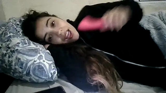 Snapshot of Ursumi1 chatting on 11/29/25, 09:18 Ursumi1 online show from 11/29/25, 09:18