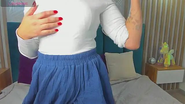 Snapshot of BeatriceReeves chatting on 09/20/25, 01:06 BeatriceReeves online show from 09/20/25, 01:06