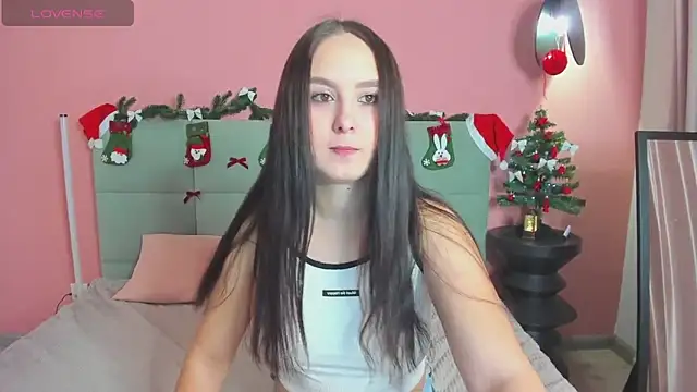 Snapshot of BeatriceReeves chatting on 12/04/25, 01:04 BeatriceReeves online show from 12/04/25, 01:04