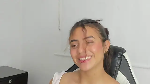 Snapshot of yaya23x chatting on 01/14/25, 03:26 yaya23x online show from 01/14/25, 03:26